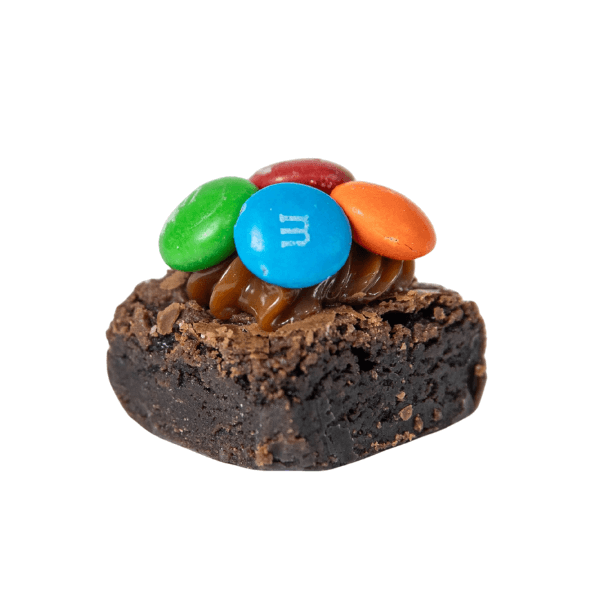 Mini Brownie decorado con Dulce de leche y M&M