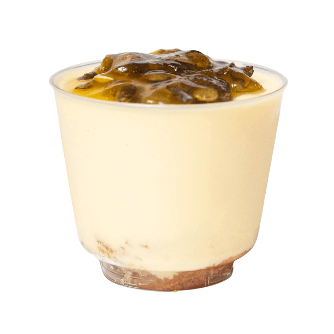 Mousse de Mburucuyá con Torta de Vainilla y Salsa de Mburucuyá